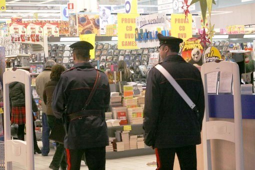 furti ai centri commerciali