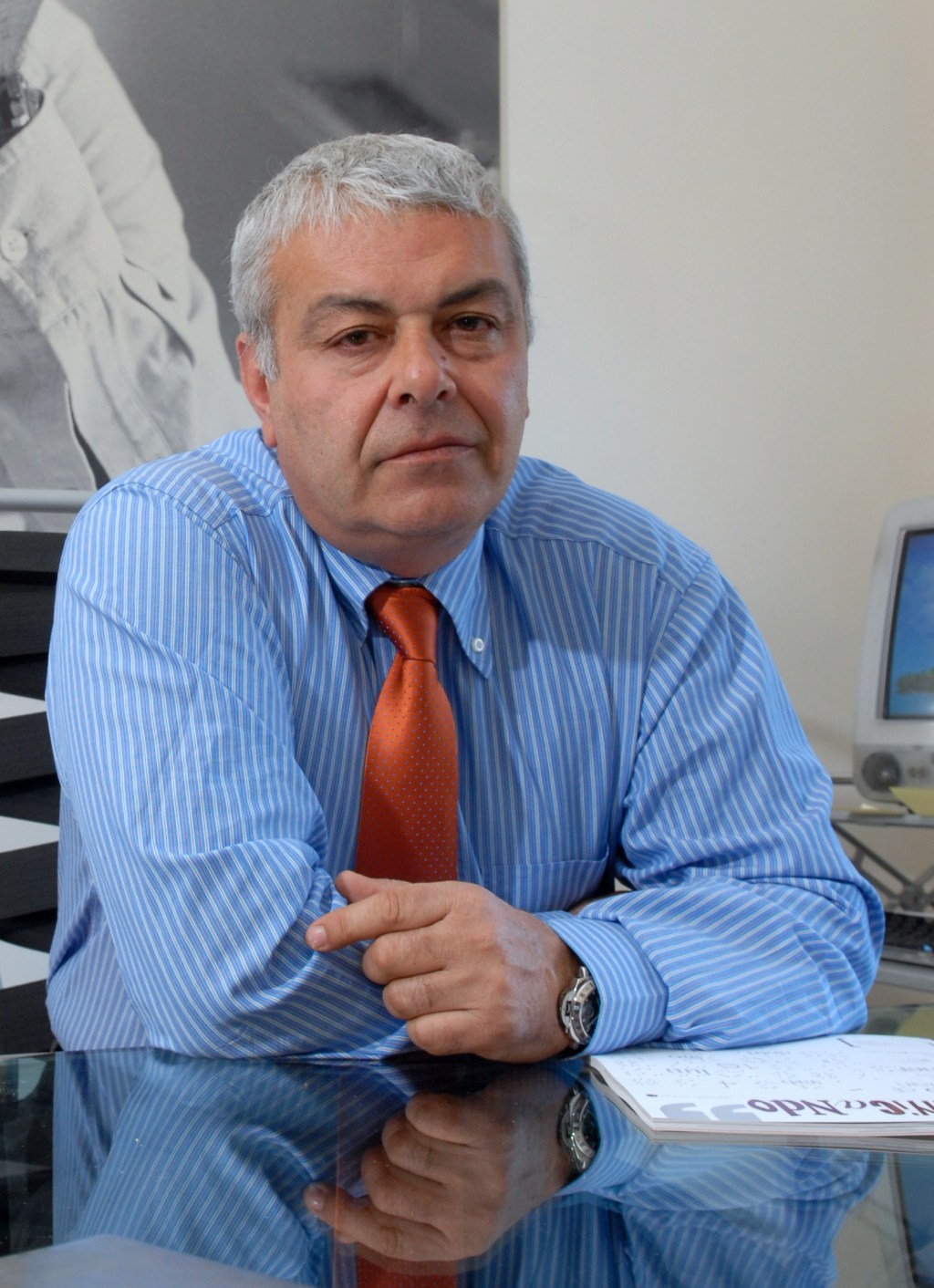 Carlo Ramo, titolare dell'agenzia Strategica, nel suo ufficio