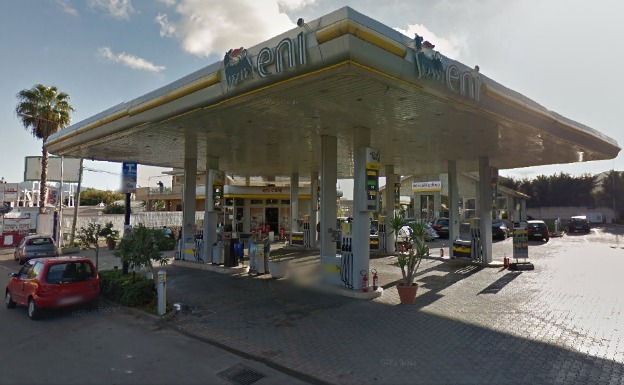 Rapinatori Armati Di Pistola Portano Via L incasso Al Distributore Eni 