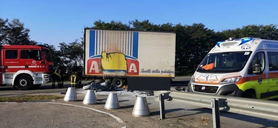 Scontro tra un camion e una moto, muore un palermitano di 29 anni ...