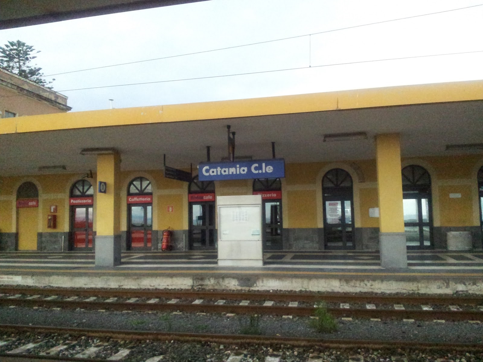 SALVADANAIO PORCELLINO  Mercatino dell'Usato Catania stazione centrale