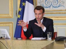 Guerra in Ucraina, Macron apre all’invio di caccia a Kiev