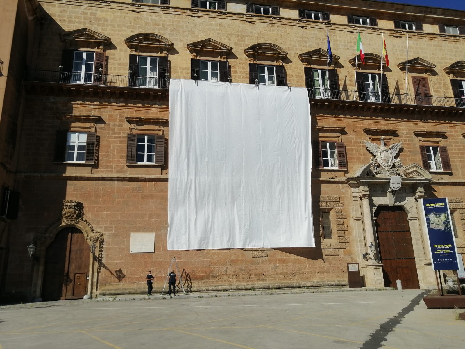 Un lenzuolo bianco per il 28esimo anniversario della strage - BlogSicilia -  Ultime notizie dalla Sicilia