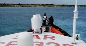 Si tuffa in mare e non rientra, disperso un giovane turista