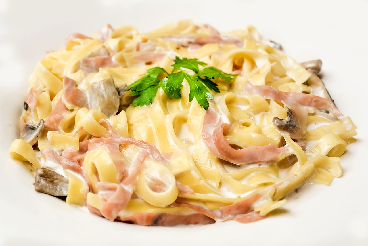 pasta con funghi e prosciutto