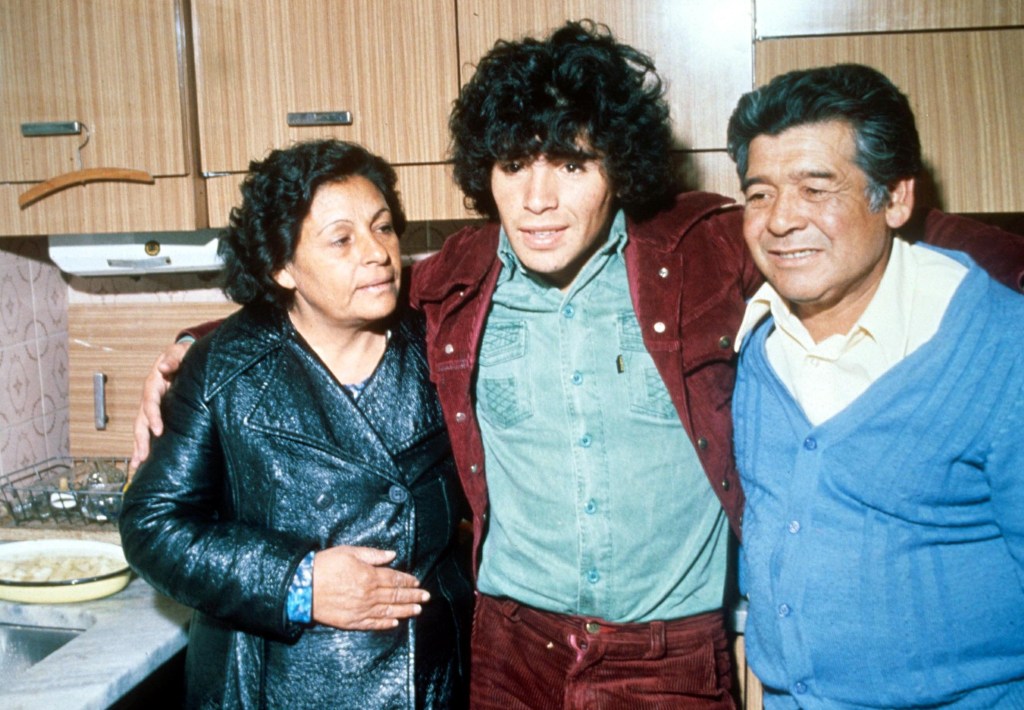 Maradona e i genitori