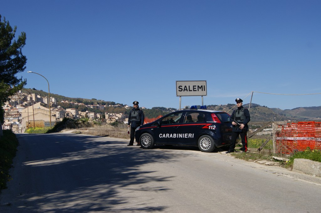 aggressione carabinieri salemi immigrato