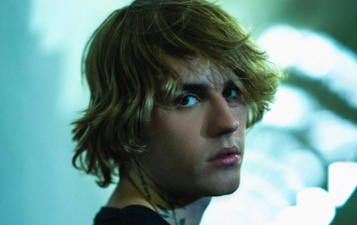 Justin Bieber sorprende i fan con l'EP "Freedom" la domenica di Pasqua