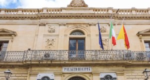 Botte al Comune di Avola tra dipendente e consigliere, Cannata condanna violenza