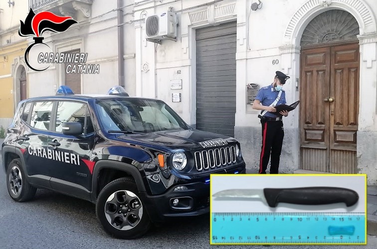 omicidio grammichele coltello carabinieri