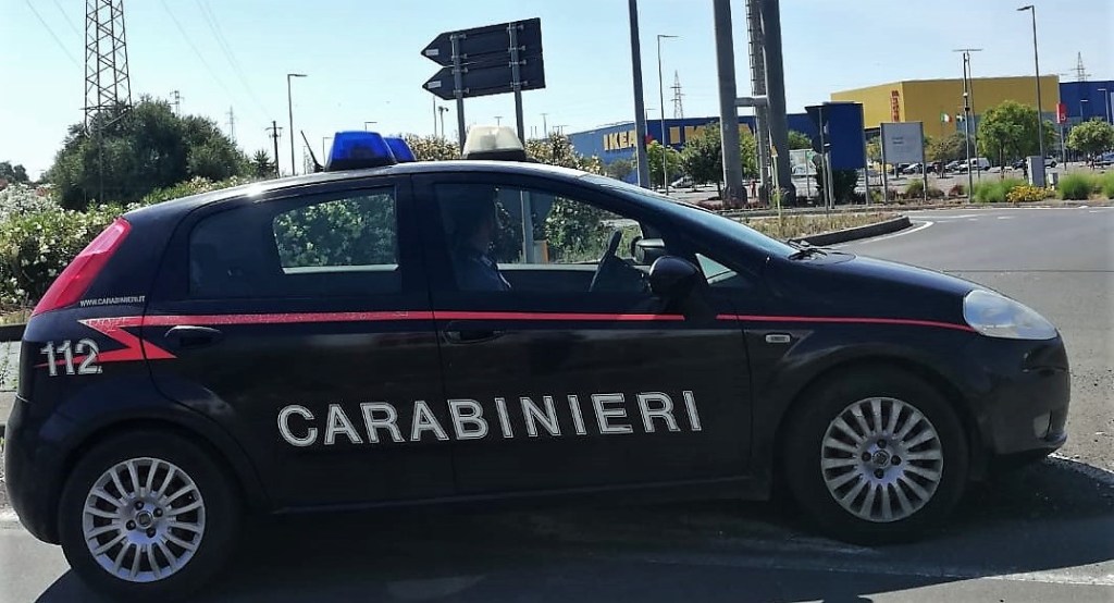 carabinieri ikea furto donna incinta