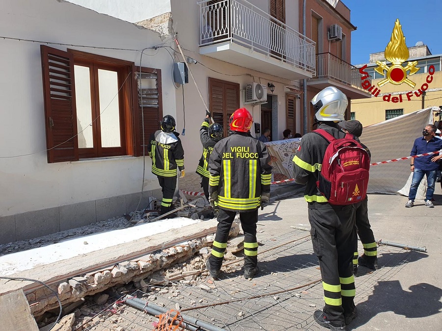 Incidente sul lavoro in un cantiere edile, operaio muore sotto le ...