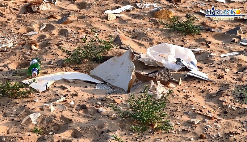 rifiuti spiaggia pericolo sanleone