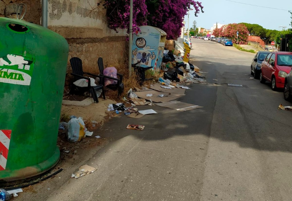 spazzatura mondello rifiuti emergenza
