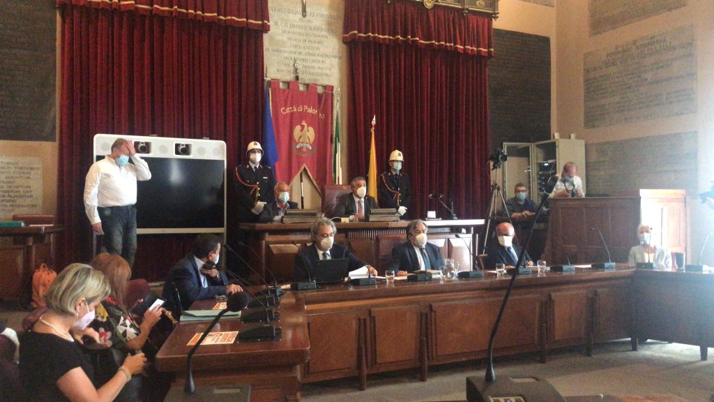 Leoluca Orlando, emergenza bare ai Rotoli