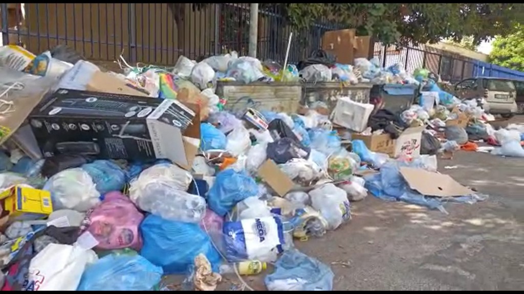 rifiuti munnizza spazzatura residenti