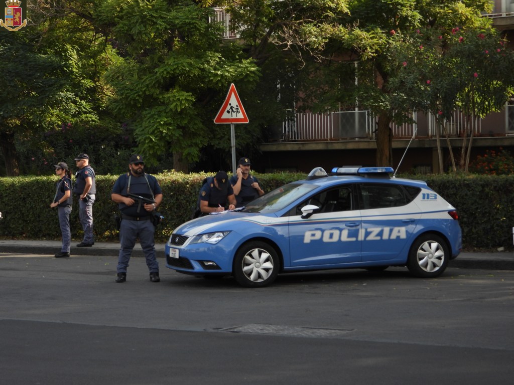 la polizia di Catania intervenuta anche per un caso di maltrattamenti