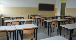 Si alzava all’alba per andare in stalla, poi a scuola, poi di nuovo in stalla: 11enne picchiato ogni giorno dal padre
