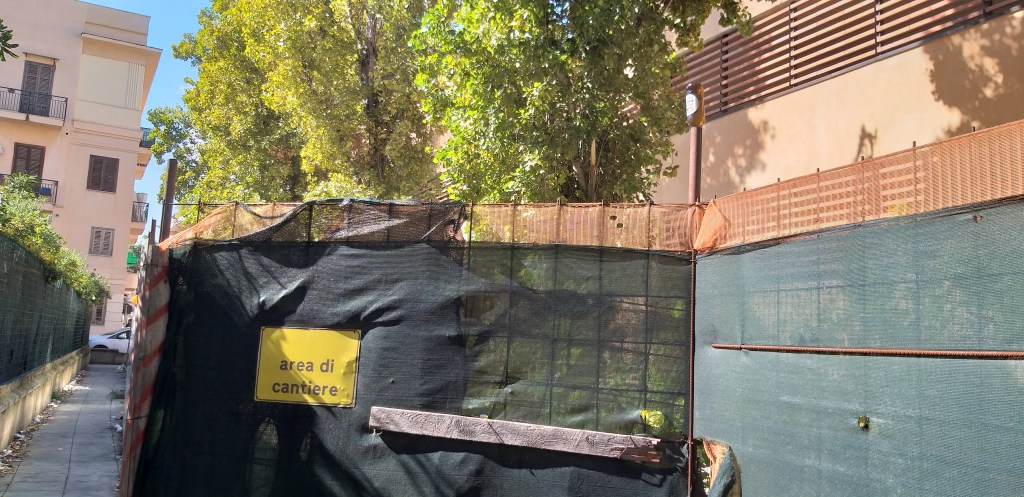 Ospedale dei bambini, parcheggio abbandonato