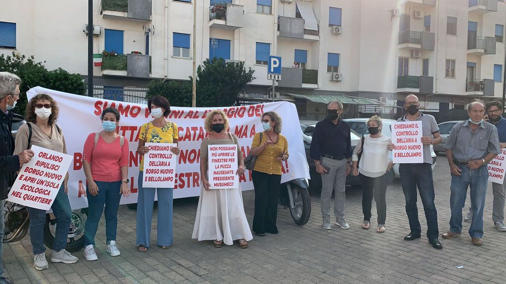 Borgonuovo in piazza contro puzza di Bellolampo