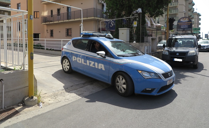 la polizia ha bloccato uno stalker ad Avola
