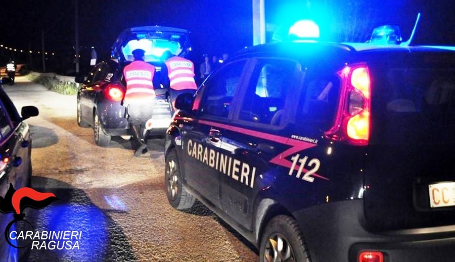 indagini dei carabinieri sull'attentato a comiso