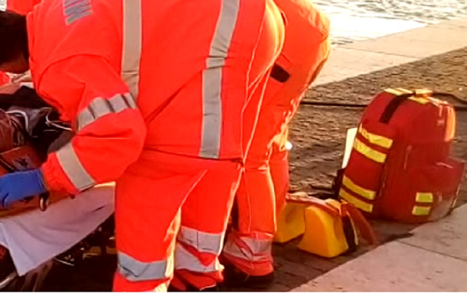 Uomo colto da infarto in nave da crociera, salvato dalla guardia ...