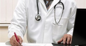 Medico accoltellato, dura reazione dell’ordine: “Serve daspo sanitario, i violenti non abbiano acceso ai luoghi di cura”