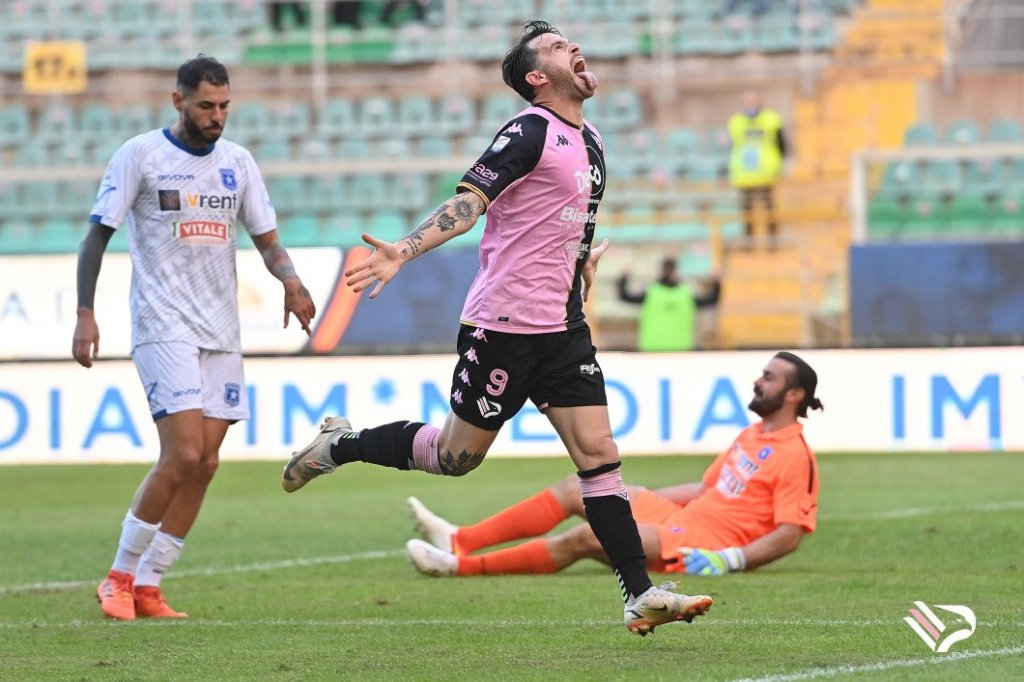 Brunori festeggia in Palermo-Paganese