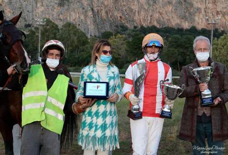 caronte trebì vince il trofeo La Favorita, premiazione col drive Gaspare Lo Verde