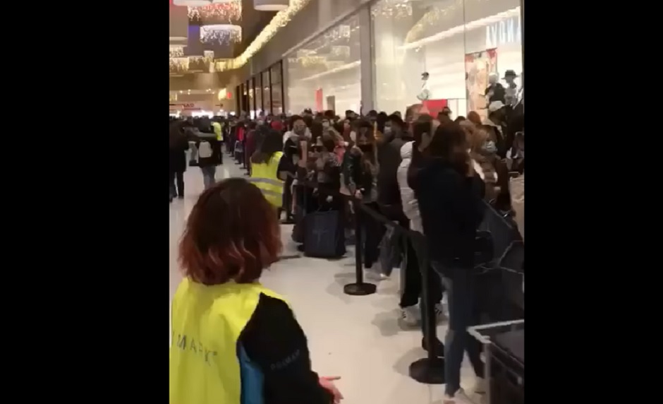 scoppia il caos per l'apertura di Primark