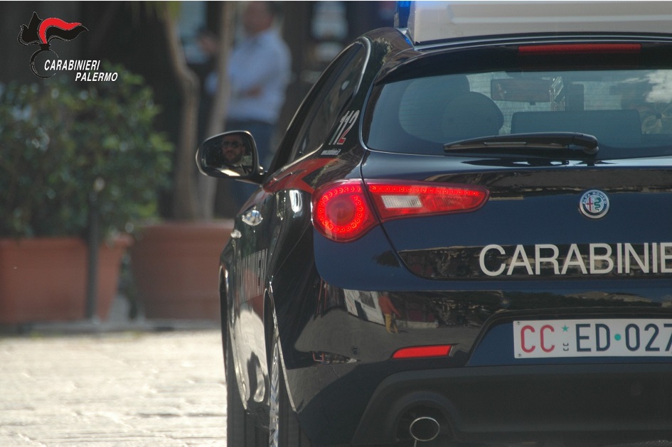 Tentato suicidio sventato dai carabinieri