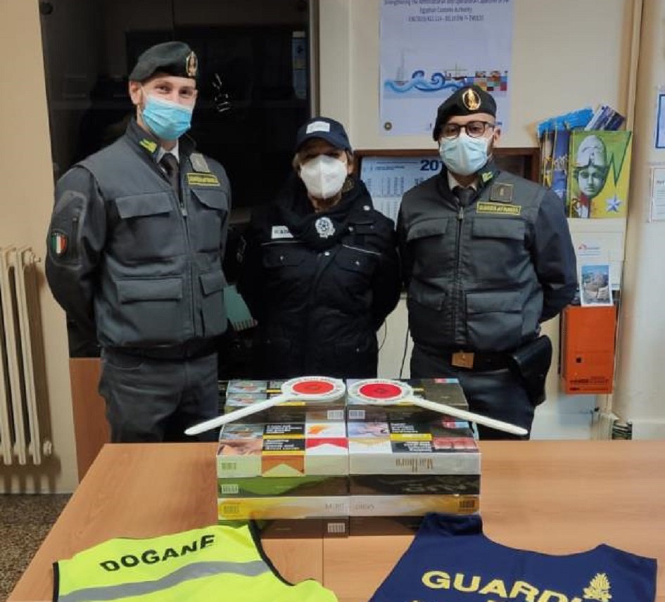 Sequestro di sigarette di contrabbando a dipendente area portuale