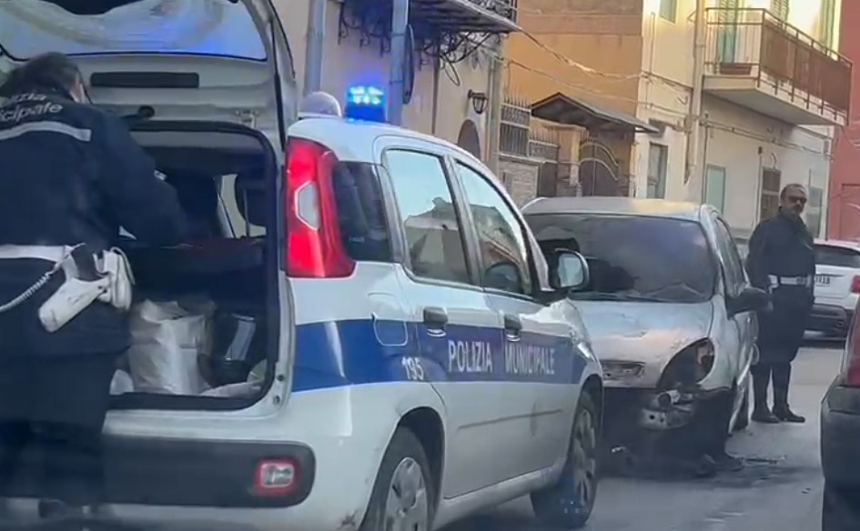 Auto a fuoco a Partanna Mondello