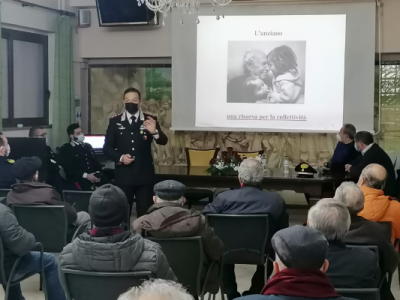 Lezioni anti truffe dei carabinieri agli anziani