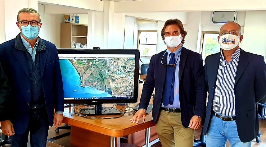 da sinistra, l'assessore Toro Cordaro, Fabio Galluzzo di Mare Vivo Sicilia e Claudio Lombardo di Mareamico