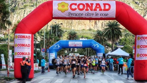 La partenza della Palermo International Half Marathon che fa parte del circuito Running Sicily Coppa Conad