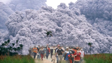 Eruzione del vulcano Semeru, in Indonesia.
