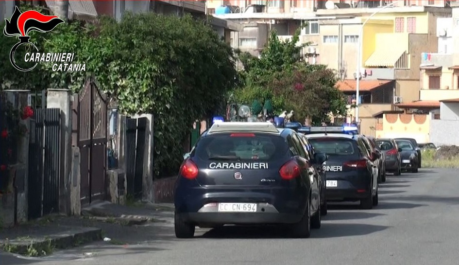 Cazrabinieri scoprono cocaina in auto