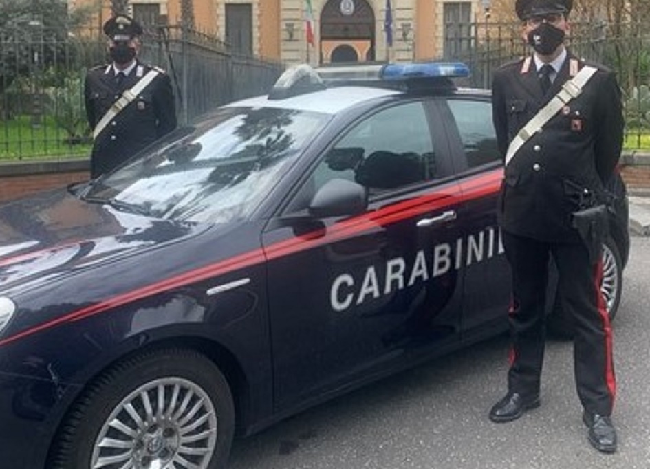 Ladro arresto immortalato dalle telecamere dei carabinieri