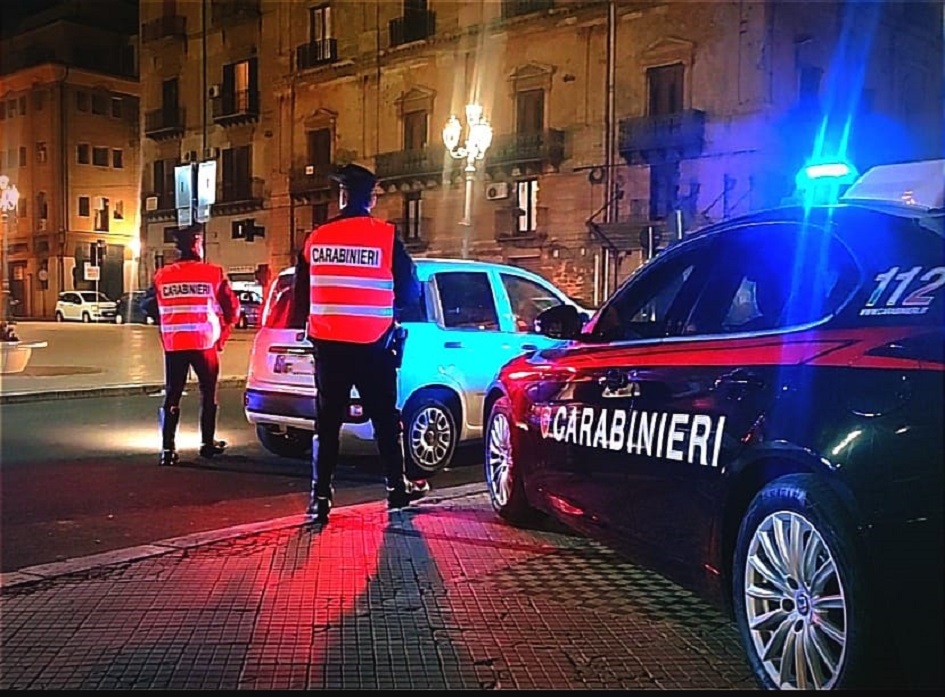 Controlli dei carabinieri a Gela