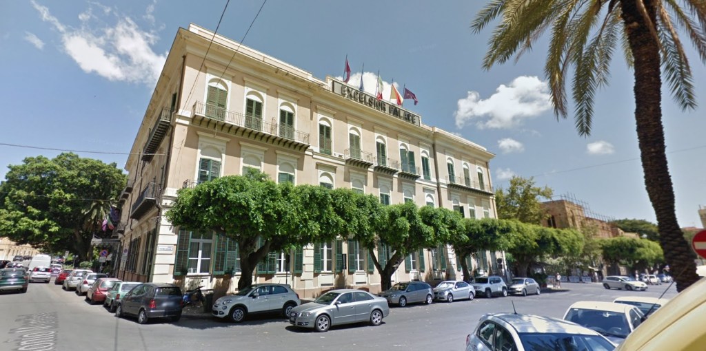 Hotel Excelsior Palace, via Marchese Ugo, piazza Croci