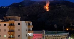 Provocarono incendio su Montepellegrino durante il match Palermo Avellino, 13 tifosi indagati