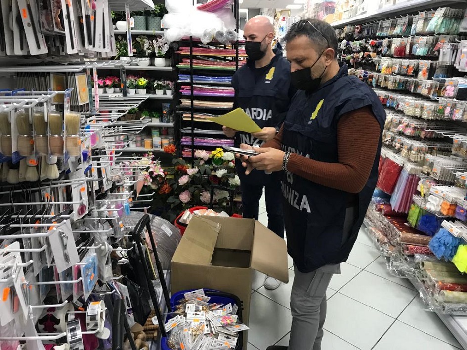 I prodotti sequestrati dalla finanza