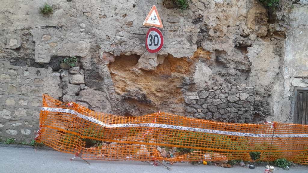 muro crollato in piazza Villagrazia, Palermo
