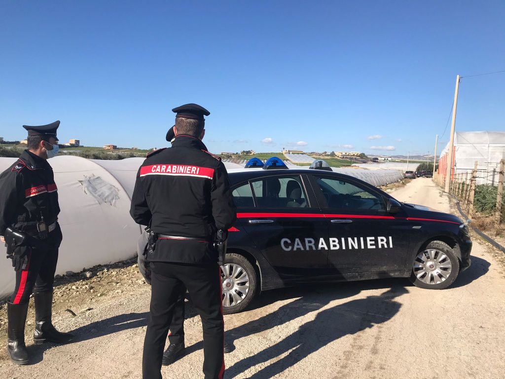 la strada che porta alla casa della strage di Licata