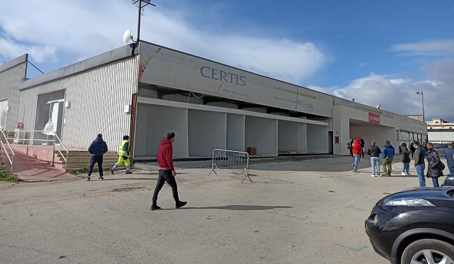 Fumo al centro per i vaccini di Vittoria