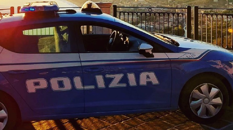 L'arresto della polizia per violenza sessuale