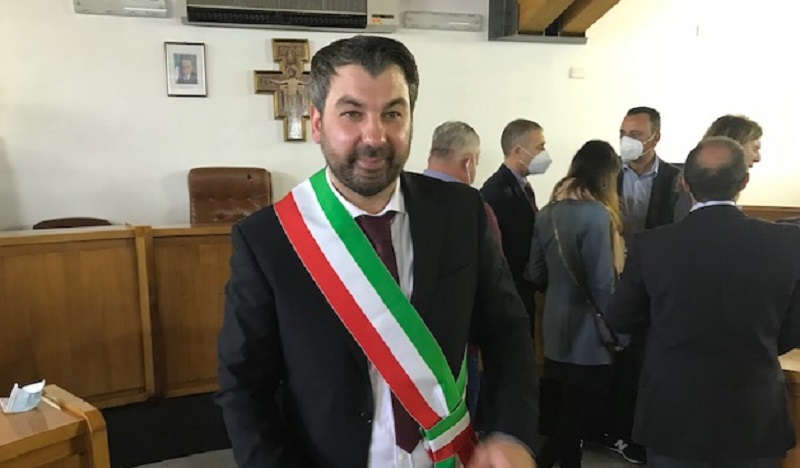 Il sindaco di Rosolini Spadola contro i migranti dopo il ritrovamento di carcasse di animali tra i rifiuti