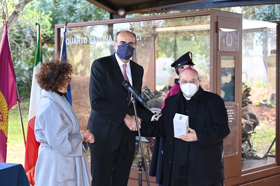 La consegna dell'olio santo in memoria della vittime di mafia